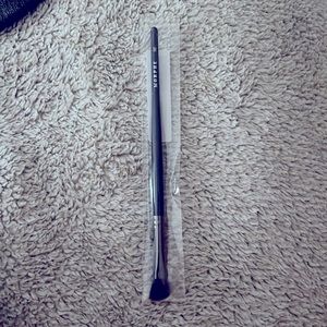E62 - ANGLED NOSE CONTOURING BRUSH